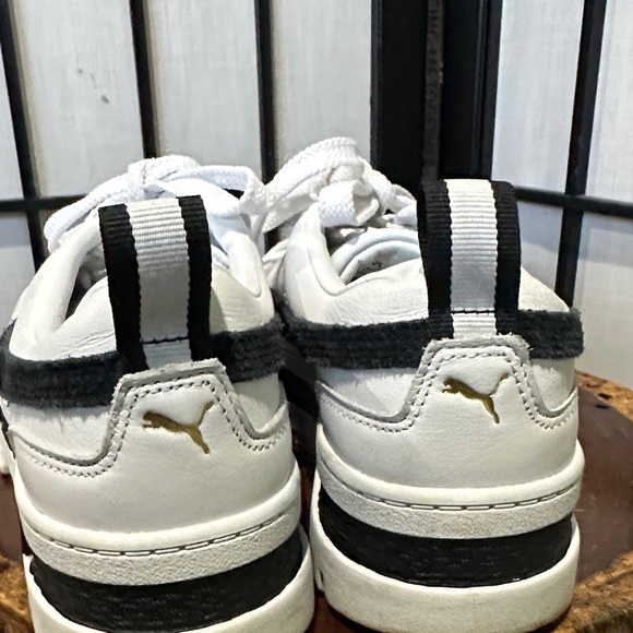 Puma White Platform Sneakers with Black Stripe EUC Size 7 - Picture 6 of 9